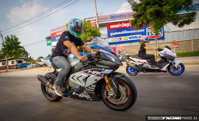 Bmw s1000rr độ siêu khủng với phong cách hp4 race đón giáng sinh cùng người em bmw c650