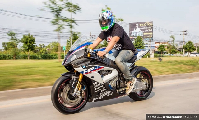 Bmw s1000rr độ siêu khủng với phong cách hp4 race đón giáng sinh cùng người em bmw c650