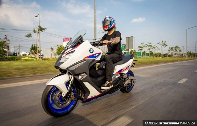 Bmw s1000rr độ siêu khủng với phong cách hp4 race đón giáng sinh cùng người em bmw c650