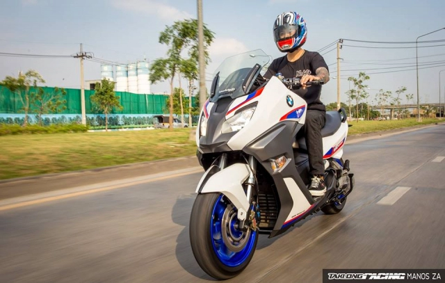 Bmw s1000rr độ siêu khủng với phong cách hp4 race đón giáng sinh cùng người em bmw c650