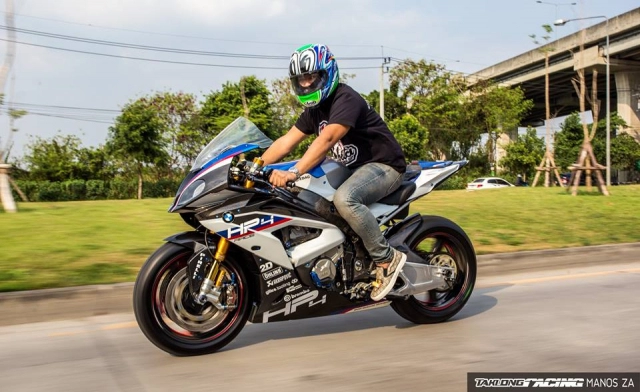 Bmw s1000rr độ siêu khủng với phong cách hp4 race đón giáng sinh cùng người em bmw c650