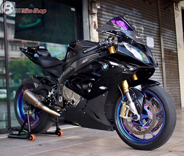 Bmw s1000rr nổi bật với phong màu cách titanium