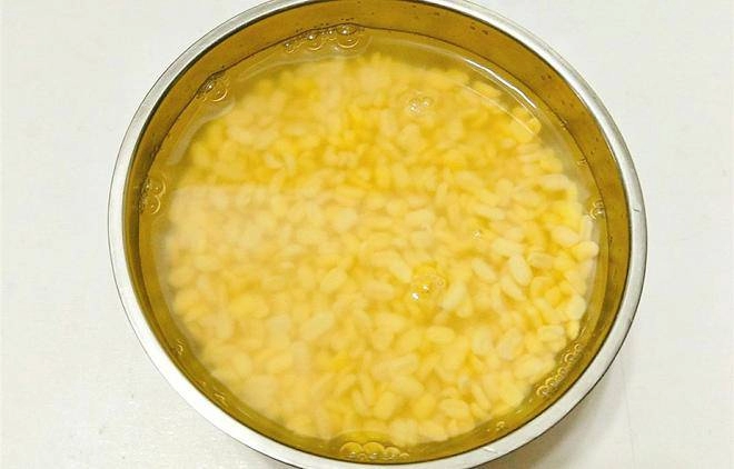 Cách nấu chè hạt sen khô thơm ngon bổ dưỡng cho cả nhà