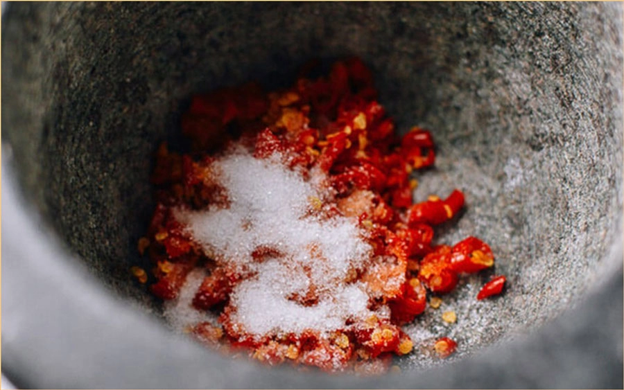 Cách nấu lẩu gà nấm thuốc bắc thập cẩm ngon dễ làm nhất