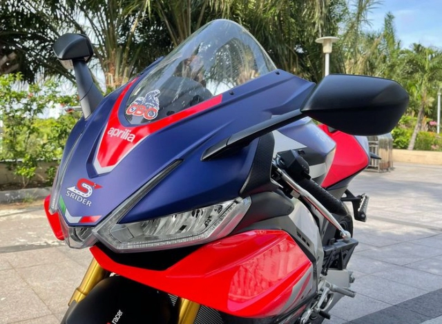 Cận cảnh aprilia rsv4 factory 2021 đầu tiên tại việt nam