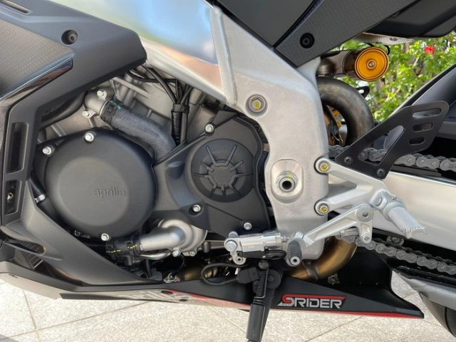 Cận cảnh aprilia rsv4 factory 2021 đầu tiên tại việt nam