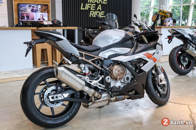 Cận cảnh bmw s1000rr 2020 màu bạc hockenheim silver metallic với giá gần 1 tỷ đồng