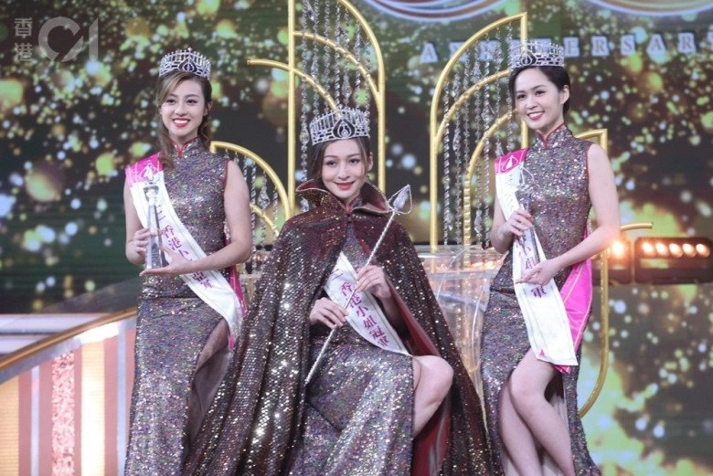 Cận cảnh đôi chân hàng hiếm dài 1m19 của tân hoa hậu hong kong 2022