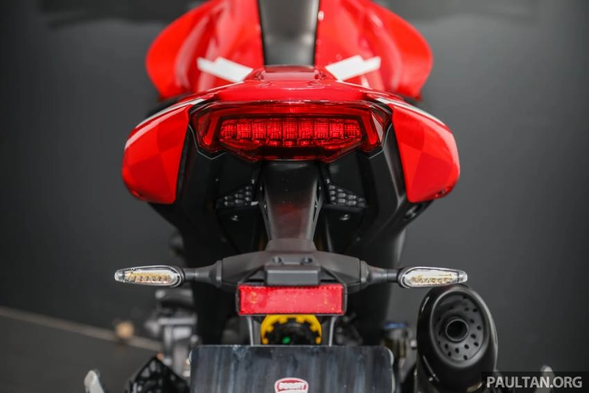 Cận cảnh ducati monster 2022 vừa ra mắt tại đông nam á