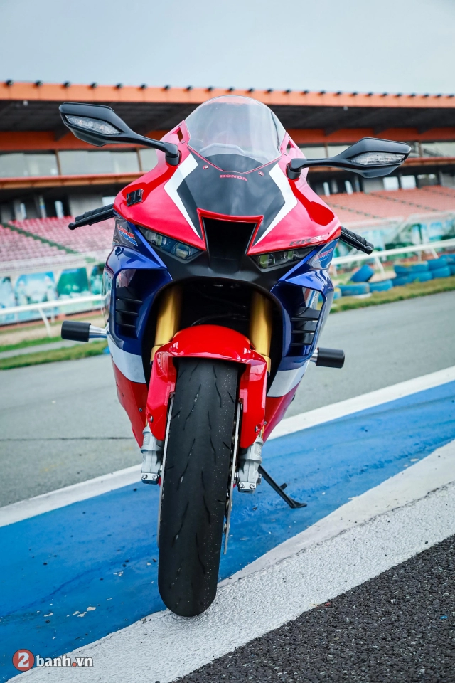 Cận cảnh honda cbr1000rr-r sp tại trường đua việt nam