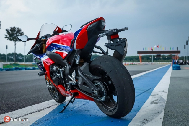 Cận cảnh honda cbr1000rr-r sp tại trường đua việt nam