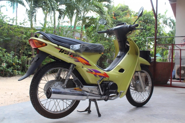 Cận cảnh honda wave thái 110 chưa lăn bánh trong 19 năm