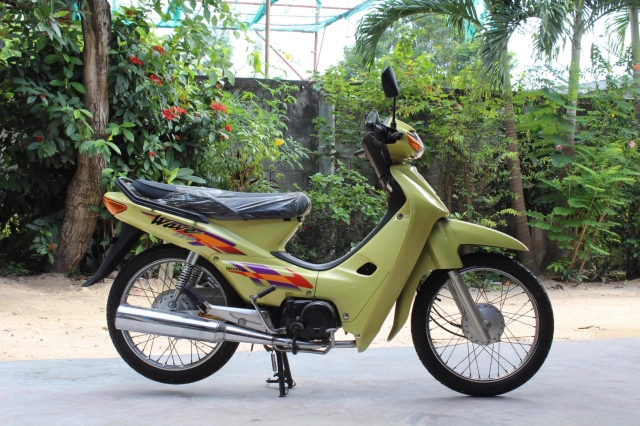 Cận cảnh honda wave thái 110 chưa lăn bánh trong 19 năm