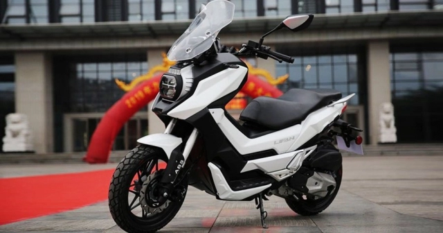 Cận cảnh lifan lf150-t đối thủ của honda adv 150