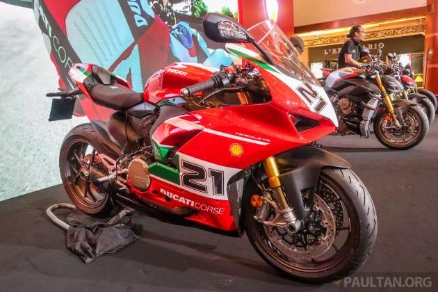 Cận cảnh phiên bản đặc biệt ducati panigale v2s bayliss và scrambler 1100 tribute pro