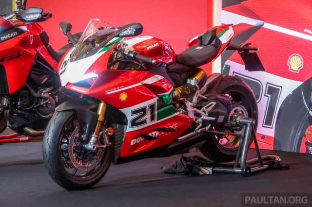 Cận cảnh phiên bản đặc biệt ducati panigale v2s bayliss và scrambler 1100 tribute pro