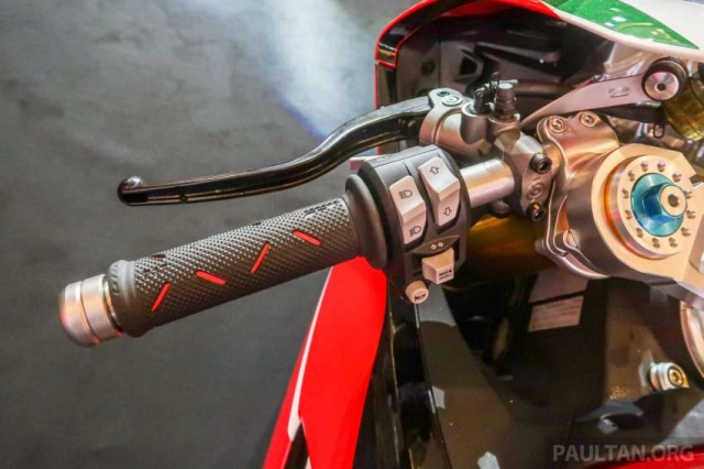 Cận cảnh phiên bản đặc biệt ducati panigale v2s bayliss và scrambler 1100 tribute pro