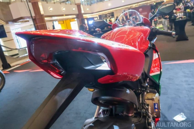 Cận cảnh phiên bản đặc biệt ducati panigale v2s bayliss và scrambler 1100 tribute pro