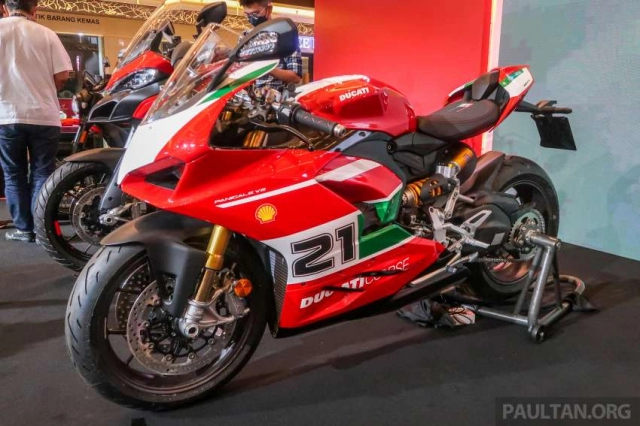 Cận cảnh phiên bản đặc biệt ducati panigale v2s bayliss và scrambler 1100 tribute pro