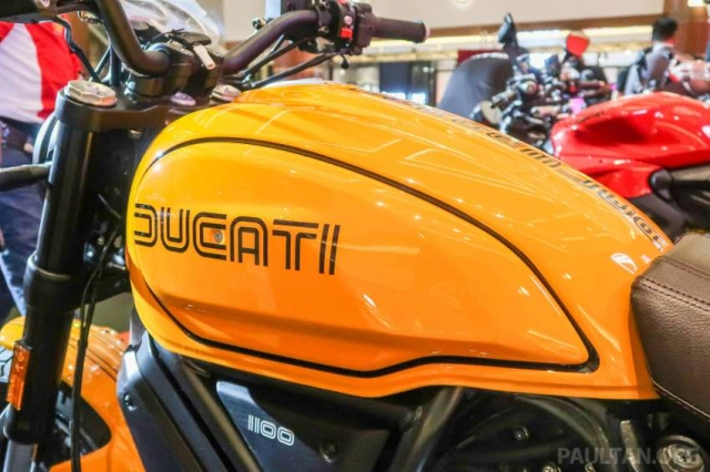 Cận cảnh phiên bản đặc biệt ducati panigale v2s bayliss và scrambler 1100 tribute pro