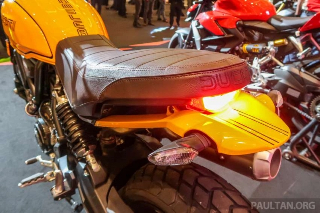 Cận cảnh phiên bản đặc biệt ducati panigale v2s bayliss và scrambler 1100 tribute pro