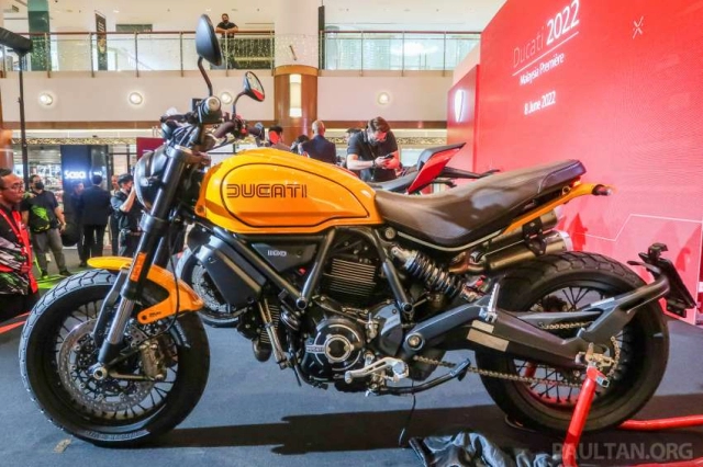 Cận cảnh phiên bản đặc biệt ducati panigale v2s bayliss và scrambler 1100 tribute pro