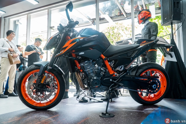 Cận cảnh siêu dao mổ ktm 890 duke r 2022 lần đầu ra mắt thị trường việt