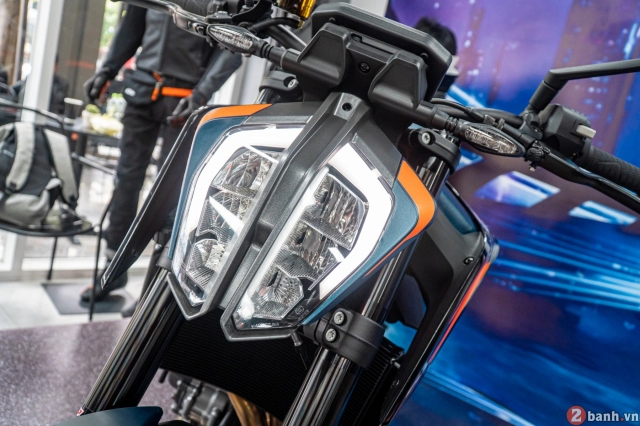 Cận cảnh siêu dao mổ ktm 890 duke r 2022 lần đầu ra mắt thị trường việt