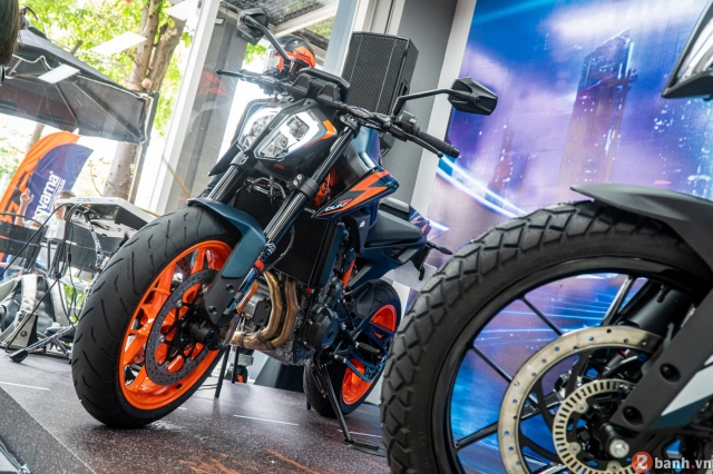 Cận cảnh siêu dao mổ ktm 890 duke r 2022 lần đầu ra mắt thị trường việt