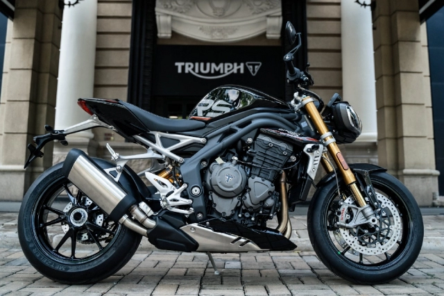 Cận cảnh triumph speed triple 1200 rs 2021 có giá gần 570 triệu đồng tại vn