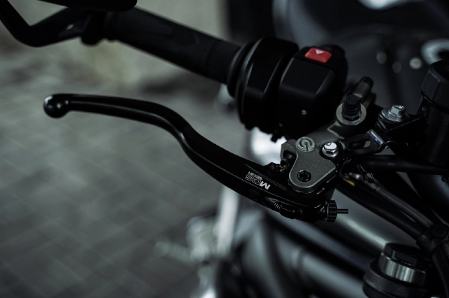 Cận cảnh triumph speed triple 1200 rs 2021 có giá gần 570 triệu đồng tại vn