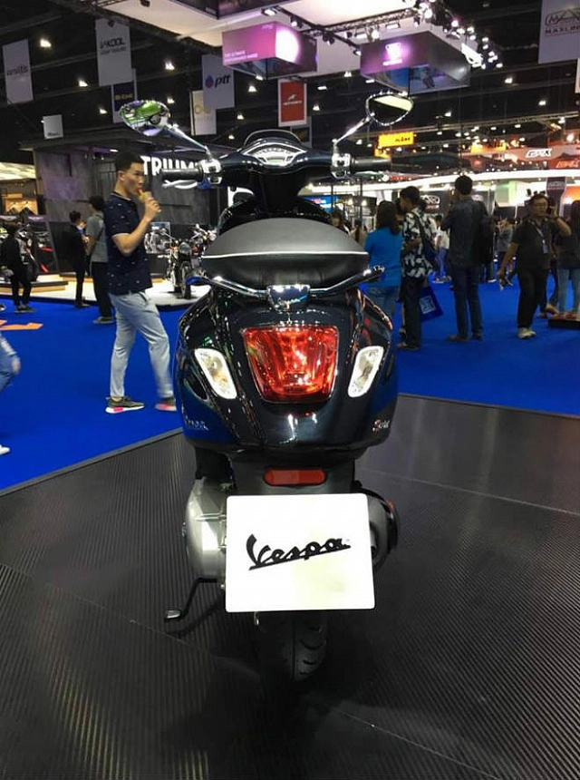 Cận cảnh vespa sprint 150 carbon edition với giá bán hơn 90 triệu đồng