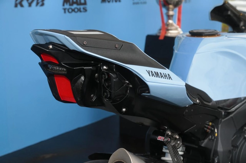 Cận cảnh yamaha r1 tech 21 2019 thực tế trên đường đua