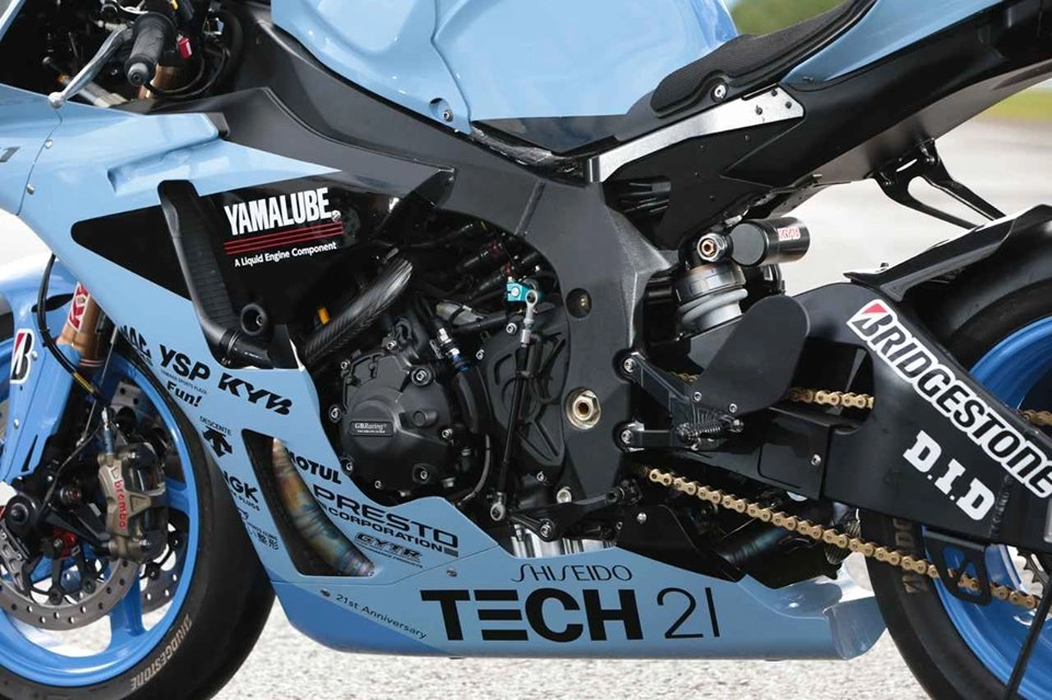 Cận cảnh yamaha r1 tech 21 2019 thực tế trên đường đua