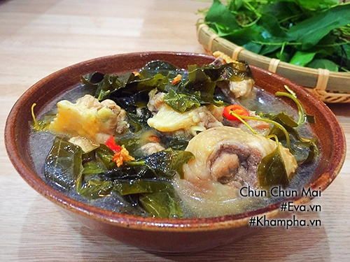 Canh gà lá giang chua ngon bổ dưỡng