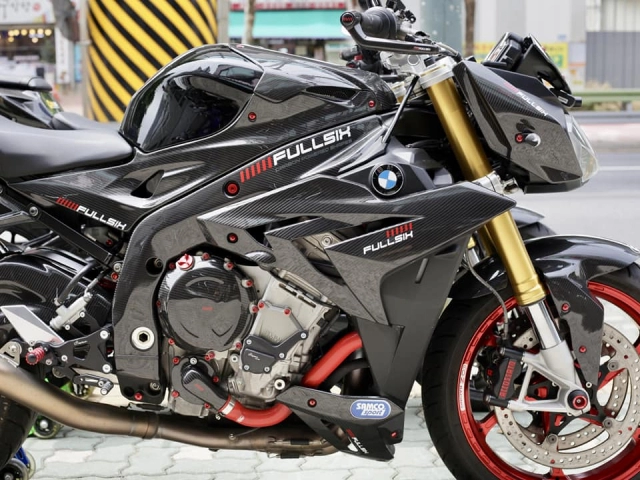 Cặp đôi bmw s1000r mắt lé diện kiến với trang phục fullsix carbon