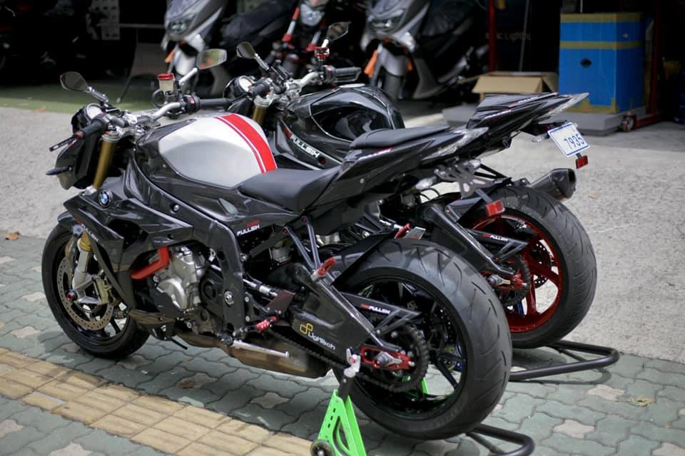 Cặp đôi bmw s1000r mắt lé diện kiến với trang phục fullsix carbon