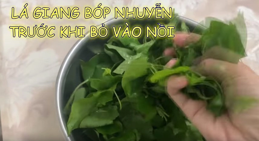 Cát phượng nấu ăn nhưng bị chồng kém 18 tuổi chê một điểm fan kêu thiếu món quan trọng