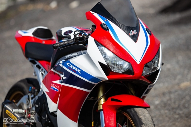 Cbr1000rr độ bò mộng đầy quyền lực với trang bị full option