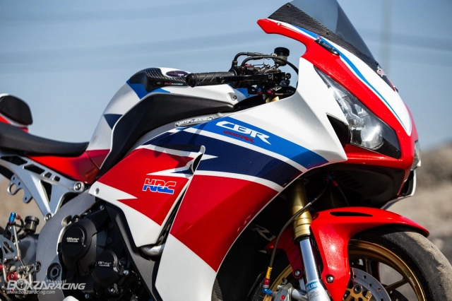 Cbr1000rr độ bò mộng đầy quyền lực với trang bị full option