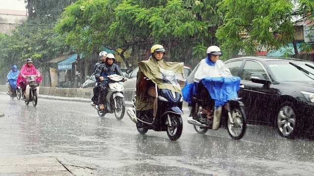 Chạy xe dưới mưa phanh sao cho an toàn