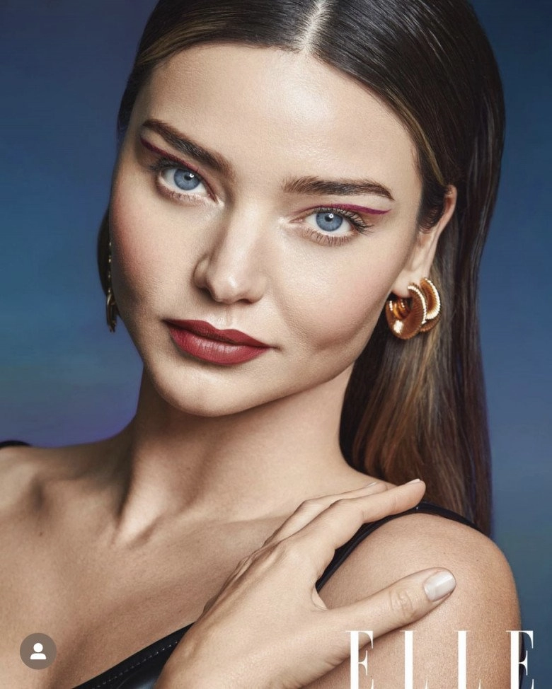 Chỉ dùng 2 chiếc thìa để trang điểm thiên thần nội y miranda kerr có đôi mắt đẹp long lanh