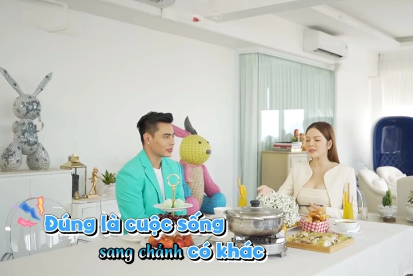 Chị gái đại gia kim cương lý nhã kỳ lái xe 600km chỉ để mua cua nấu cho em 1 bát bún giá hơn 100 triệu