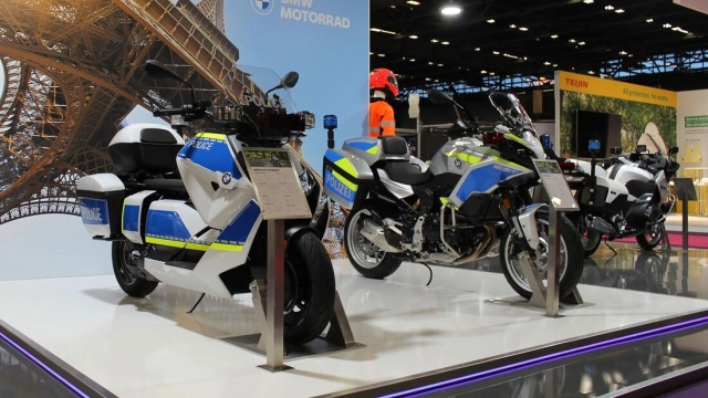 Chi tiết bmw ce 04 và f900 xr phiên bản police