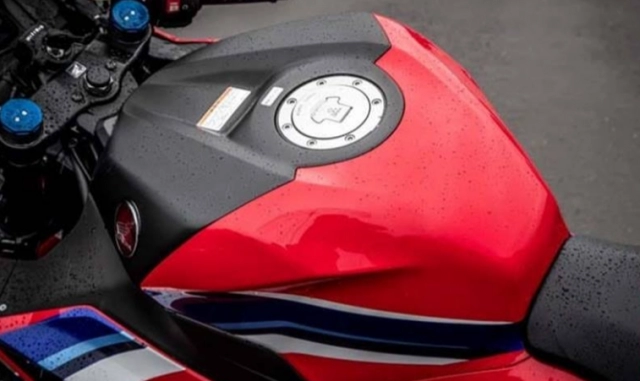 Chi tiết cbr600rr 2021 bổ sung gói tùy chọn quickshifter