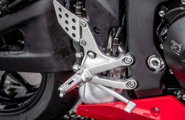 Chi tiết cbr600rr 2021 bổ sung gói tùy chọn quickshifter