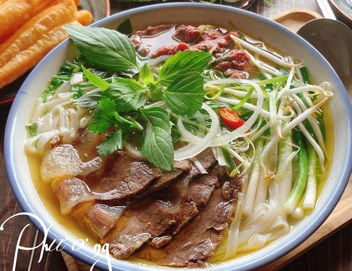 Chiều con mẹ đảm nấu cả 5 lít nước dùng phở tuyệt ngon cho con ăn sáng cả tuần