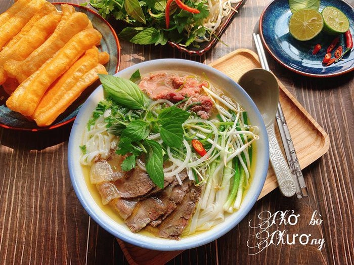 Chiều con mẹ đảm nấu cả 5 lít nước dùng phở tuyệt ngon cho con ăn sáng cả tuần