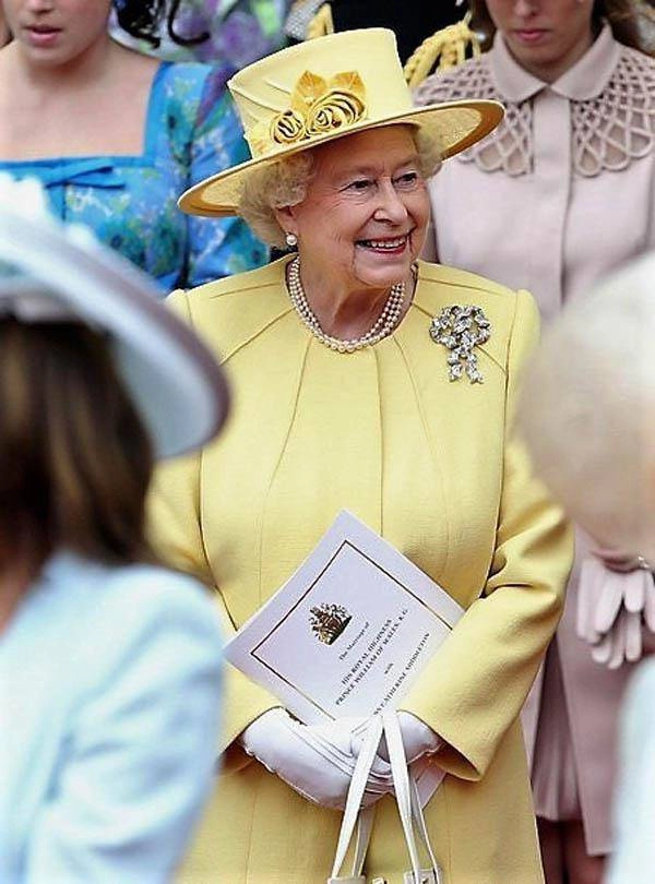 Choáng với bộ sưu tập vương miện và trang sức xa hoa của nữ hoàng elizabeth ii