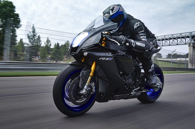 Chọn yamaha r1m hay s1000rr m-performance trong tầm giá 1 tỷ đồng